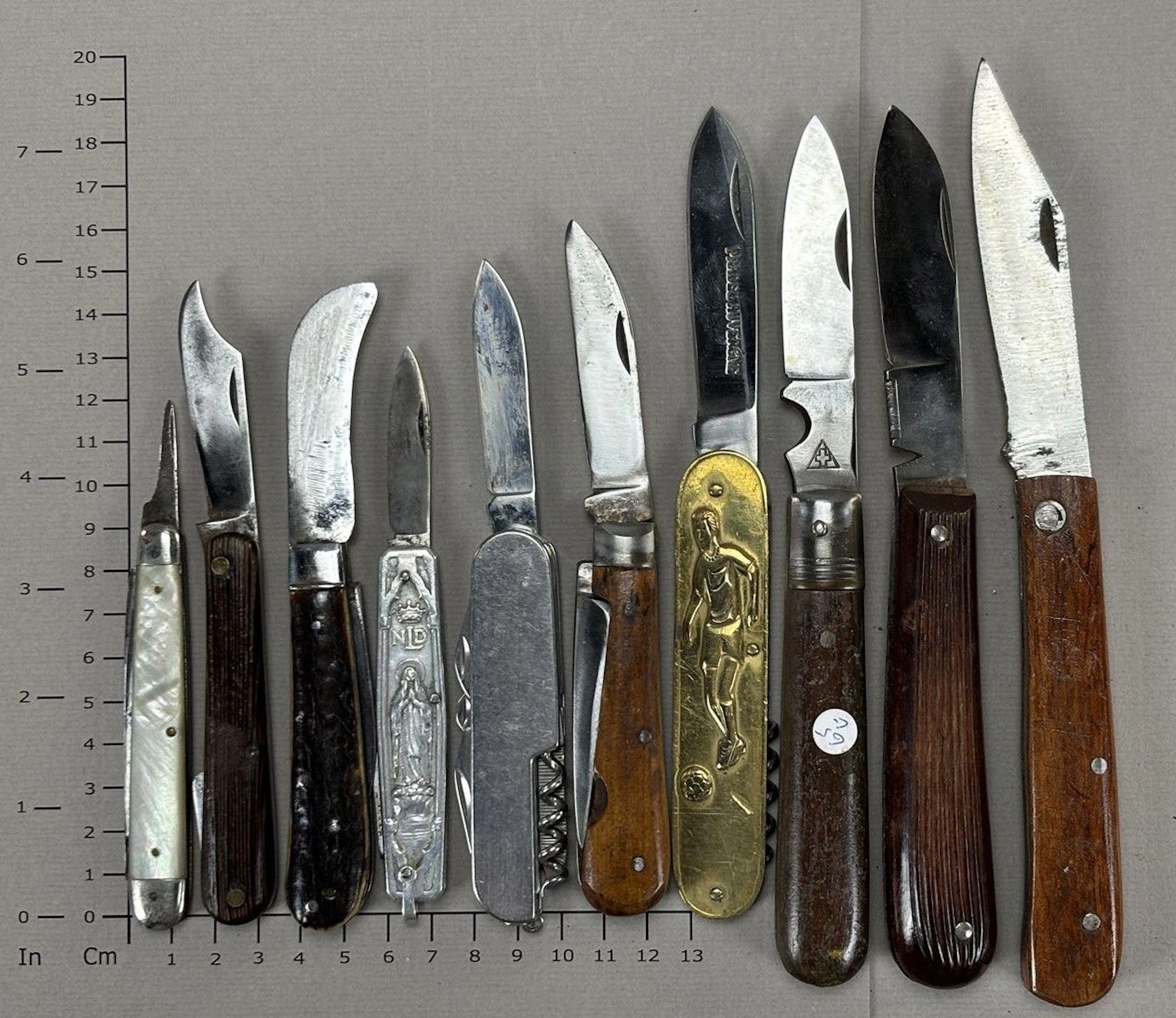 Set of antique knives or pocket knives—see photos for dimensions and condition
