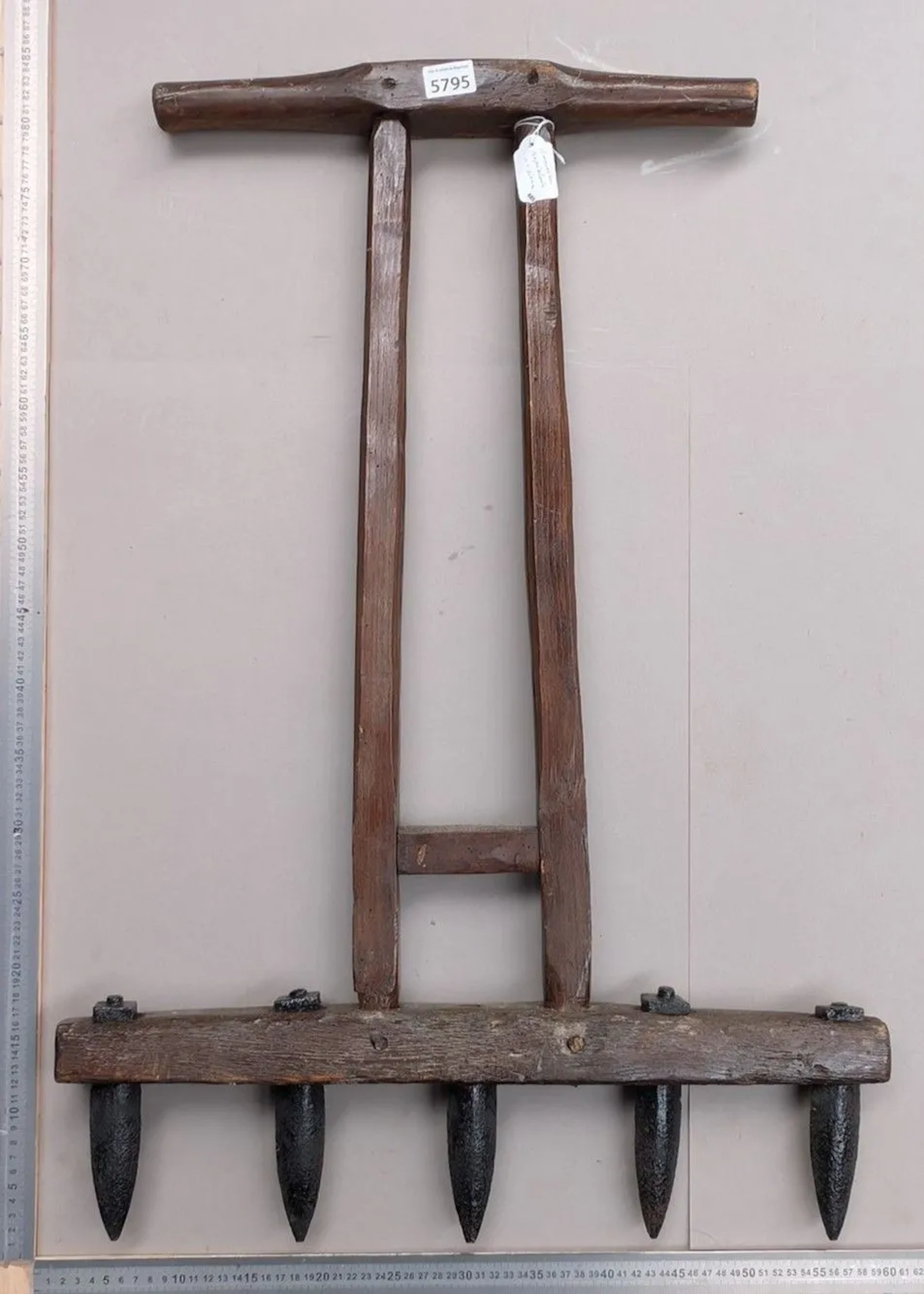 Vintage 5-tine rake - See photos for dimensions and condition