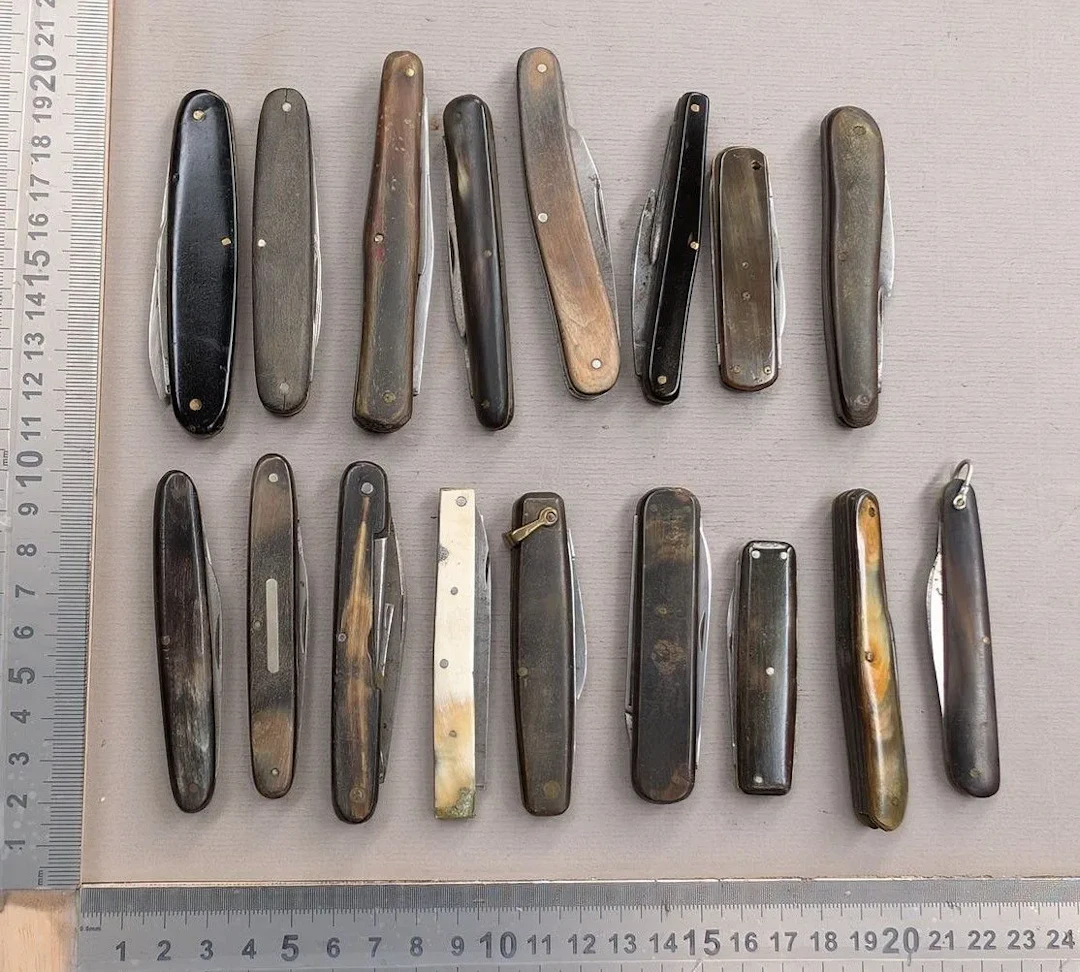Set of 17 antique pocket knives, 1900–1940 — See photos for dimensions