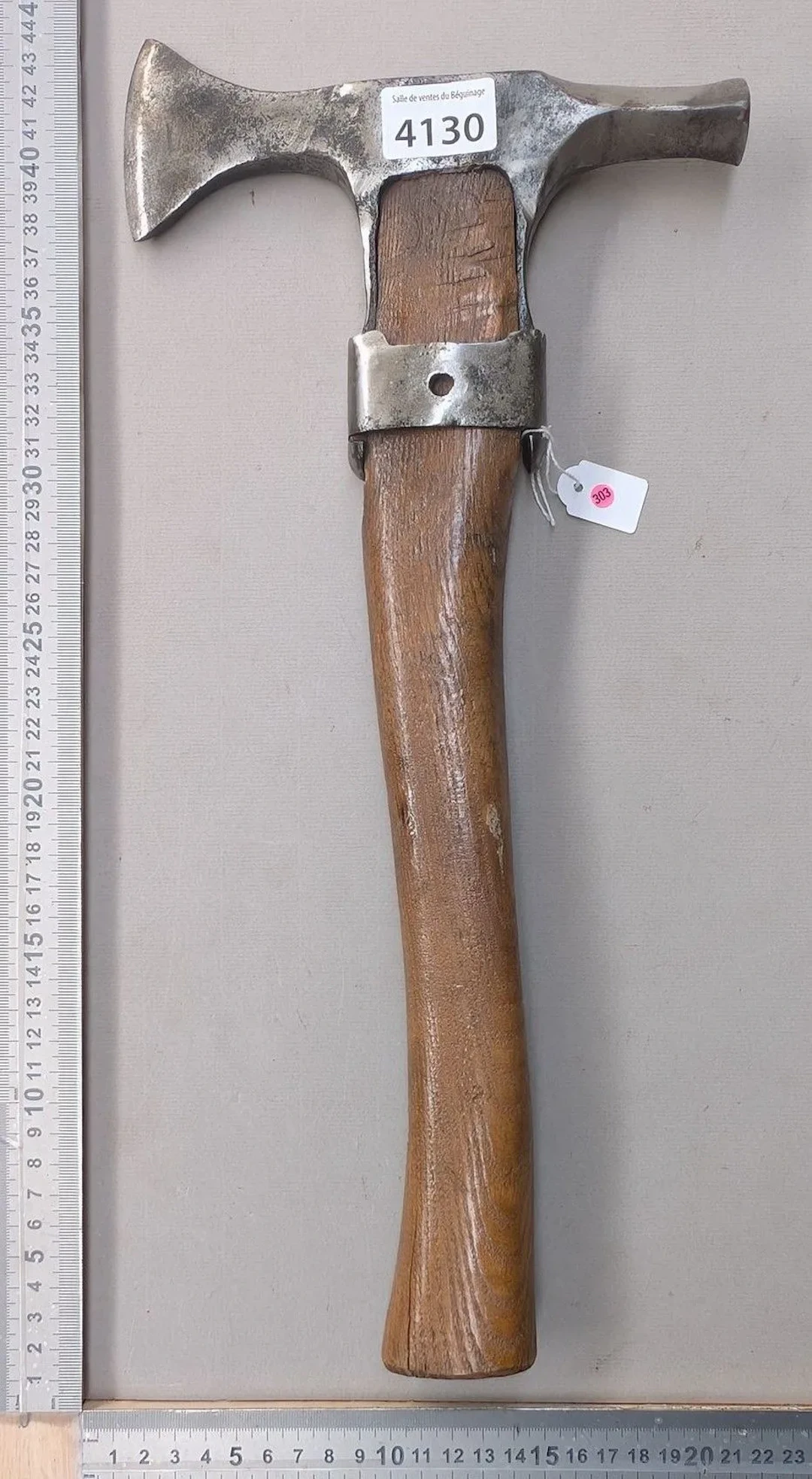 1 antique firefighter's hatchet—see photos for dimensions and condition