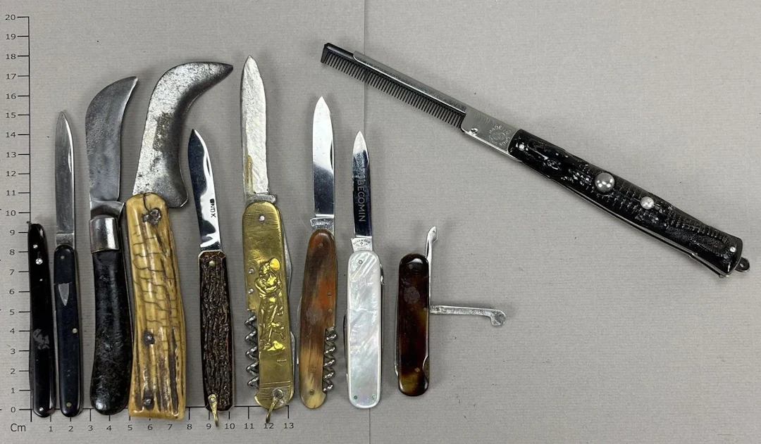 Set of antique knives or pocket knives—see photos for dimensions and condition