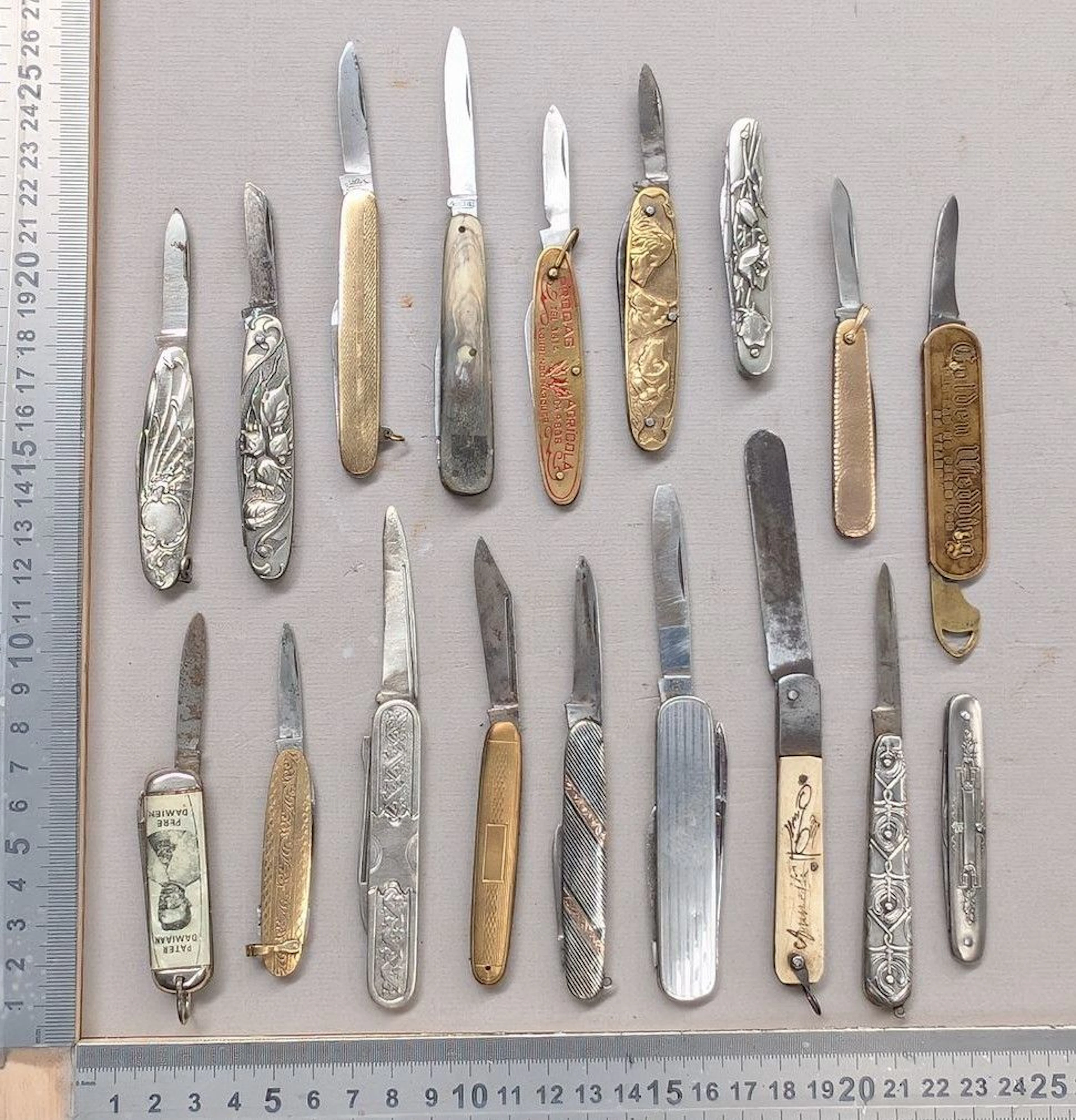Set of antique knives or pocket knives—see photos for dimensions and condition