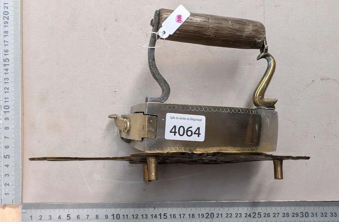 Vintage iron - See photos for dimensions and condition