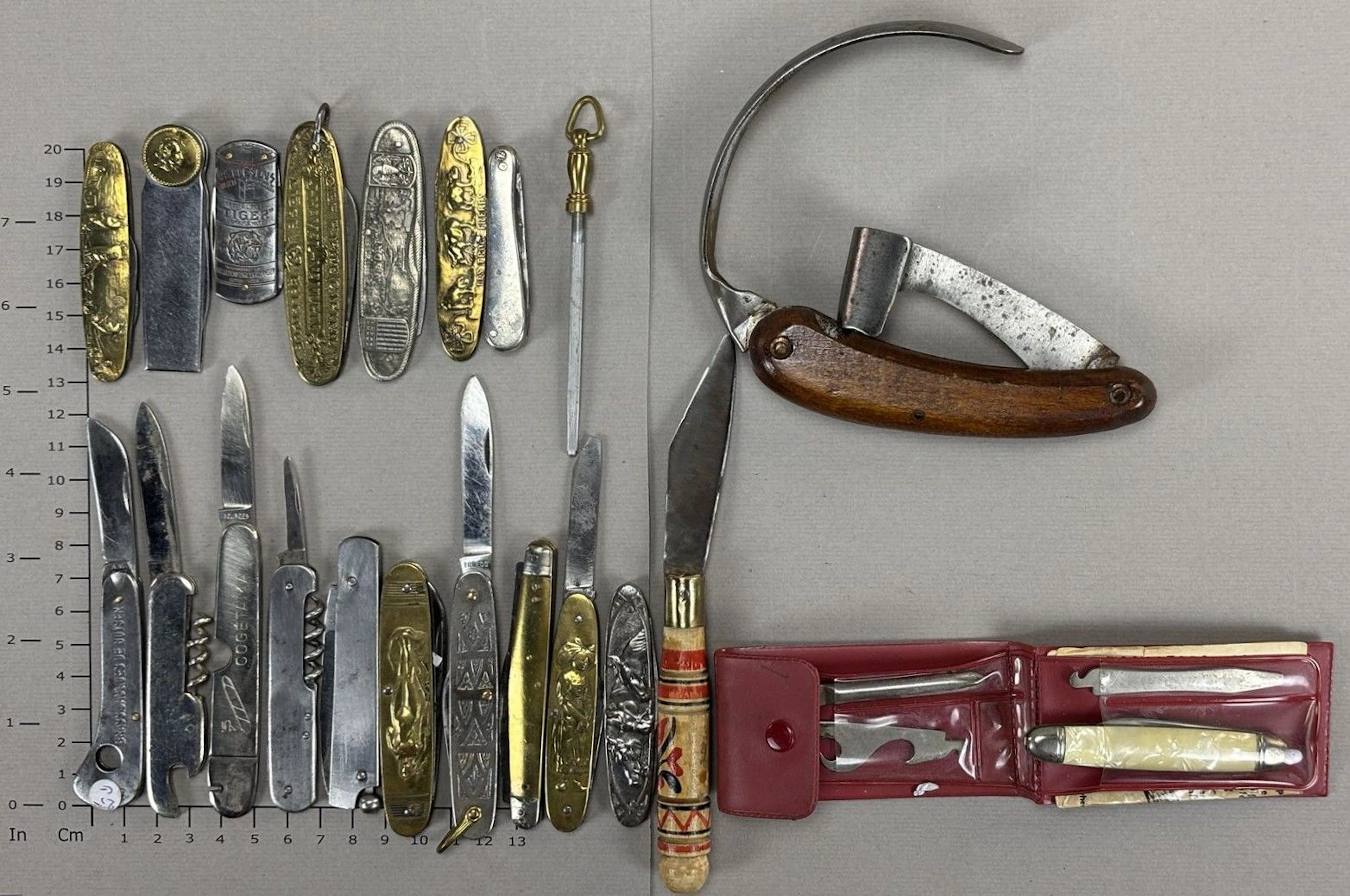 Set of antique knives or pocket knives—see photos for dimensions and condition