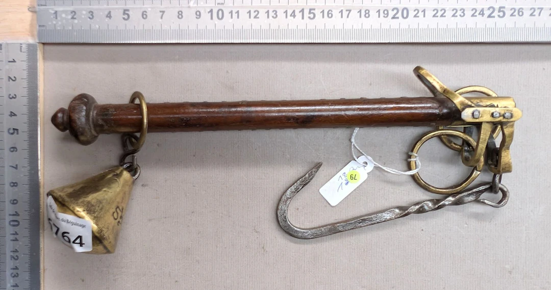 Antique 18th-century Roman-style scale—see photos for dimensions and condition