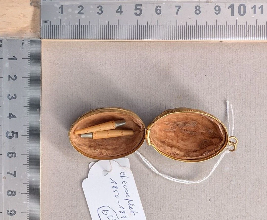 Walnut-shaped pocket case with 2 small, authentic, and complete knives