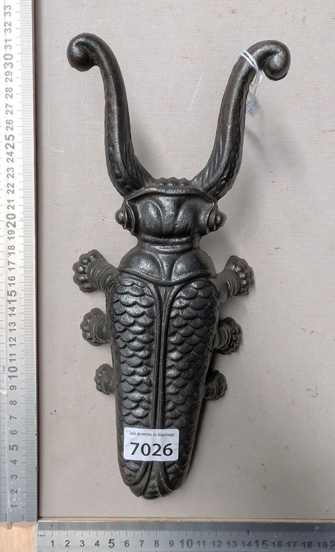 1 antique boot with bee design - See photos for dimensions and condition