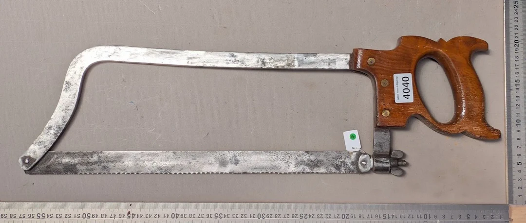 1 antique butcher's saw—see photos for dimensions and condition