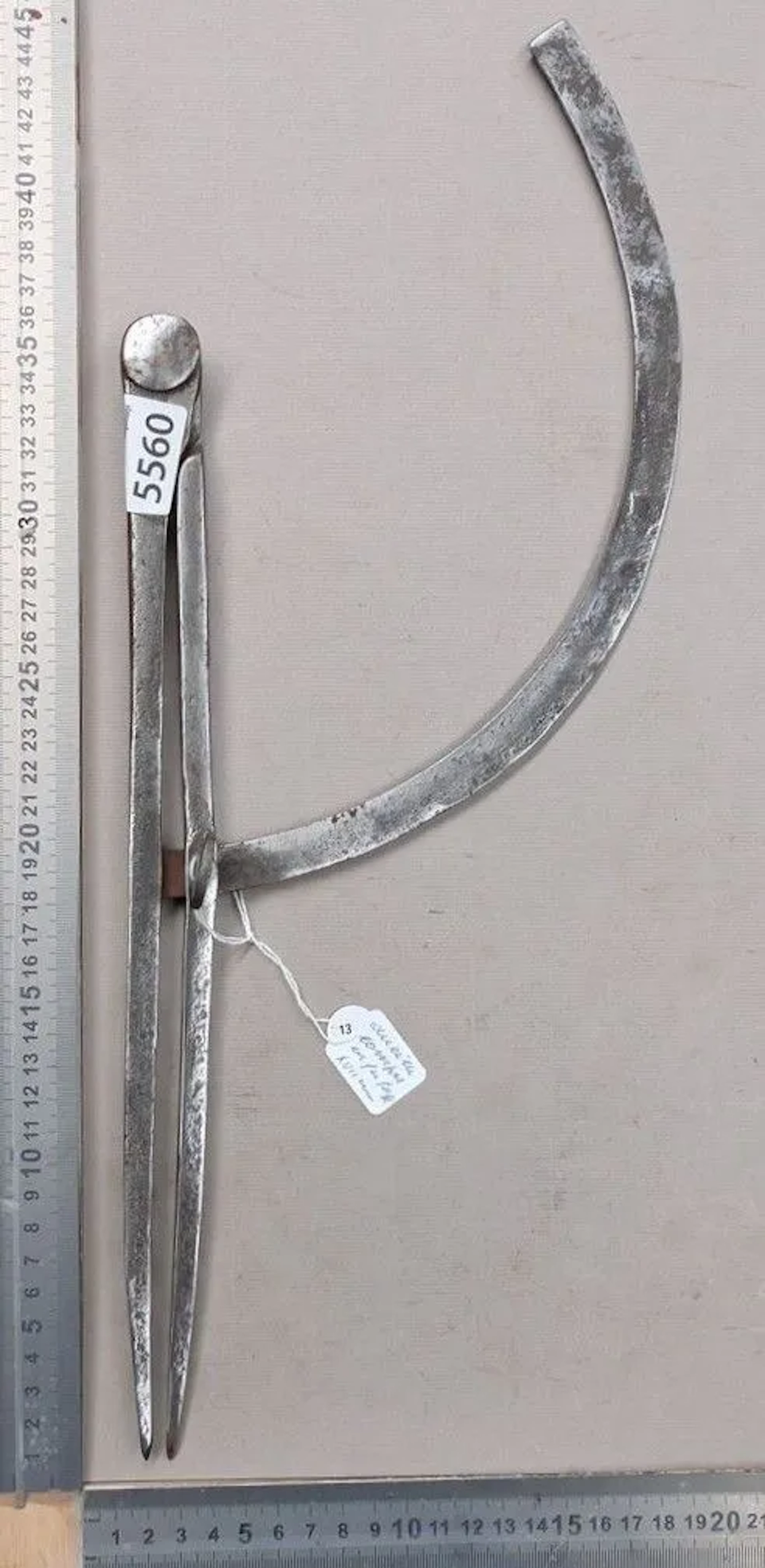 An antique 18th-century compass, in very good condition—see photos
