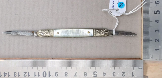Antique single-blade pocket knife—see photos for dimensions and condition