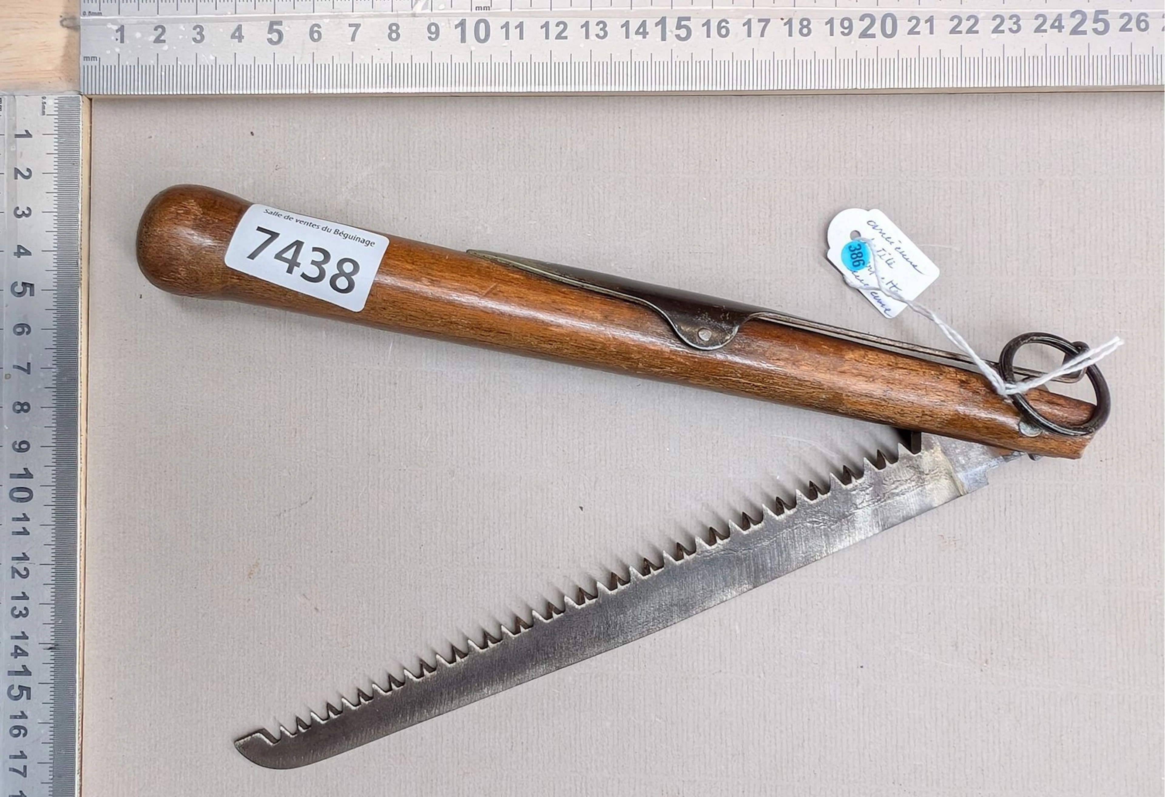 1 old small folding saw—see photos for dimensions and condition