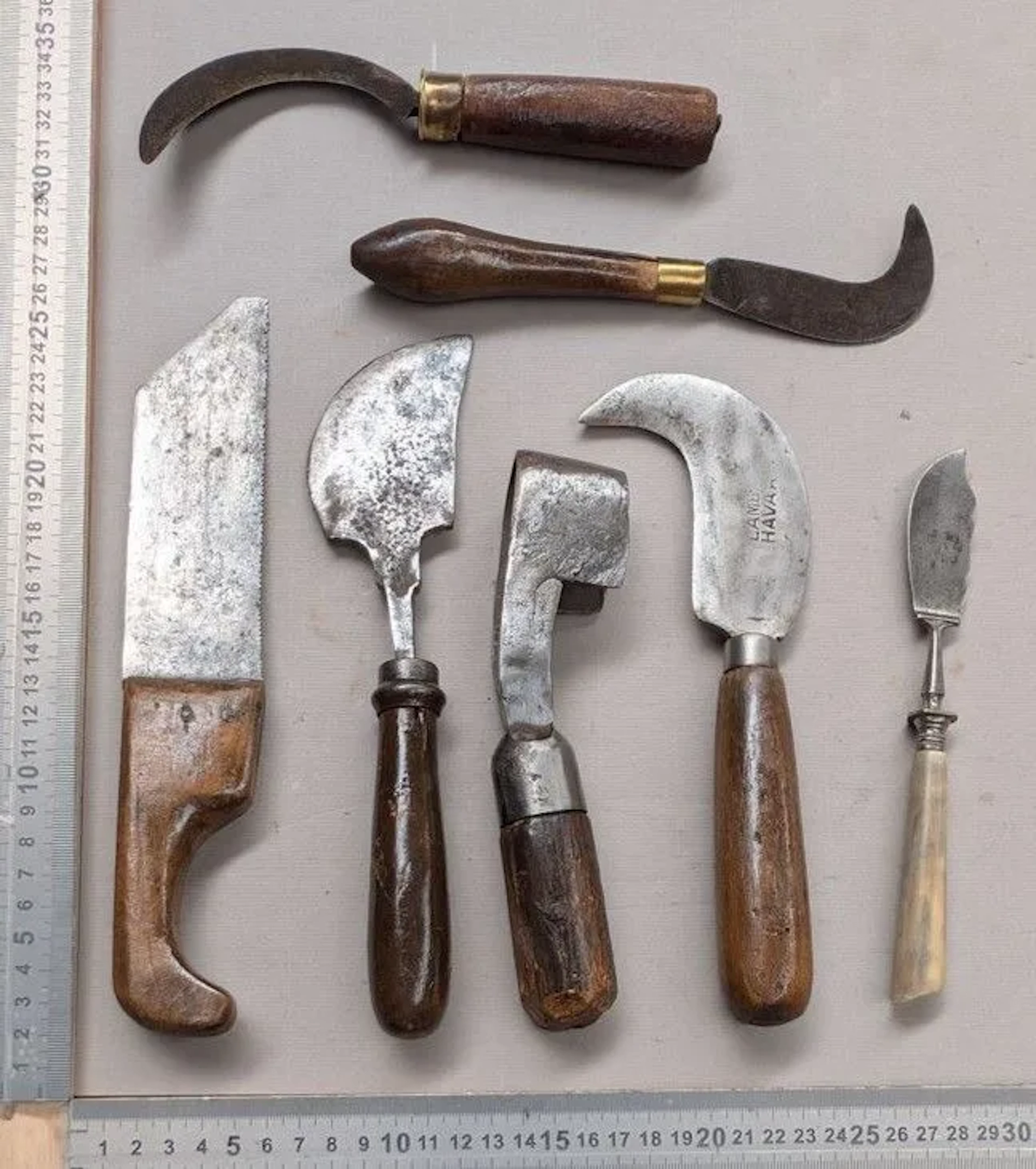 Set of antique knives or pocket knives—see photos for dimensions and condition