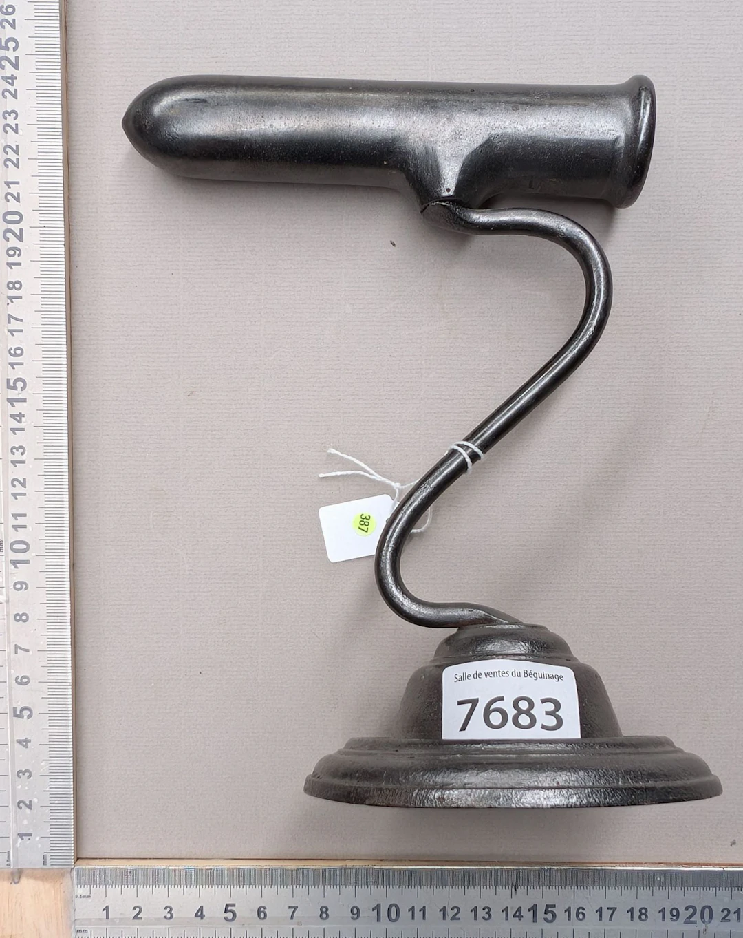 1 antique lace iron—see photos for dimensions and condition