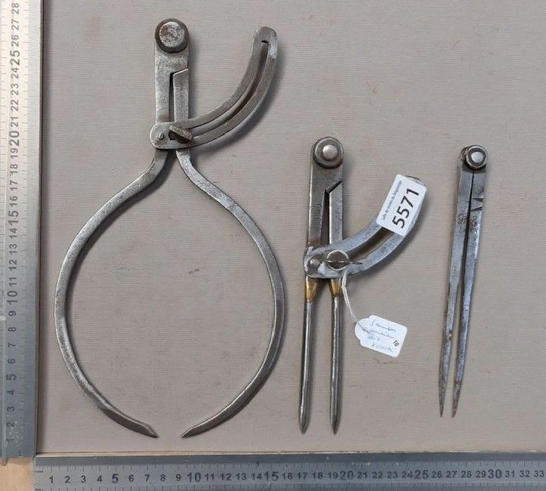 Three antique compasses with hallmarks—see photos for dimensions and condition