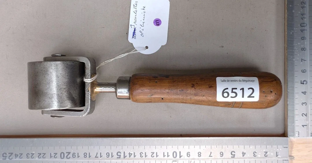 1 steel cabinetmaker's caster—see photos for dimensions and condition