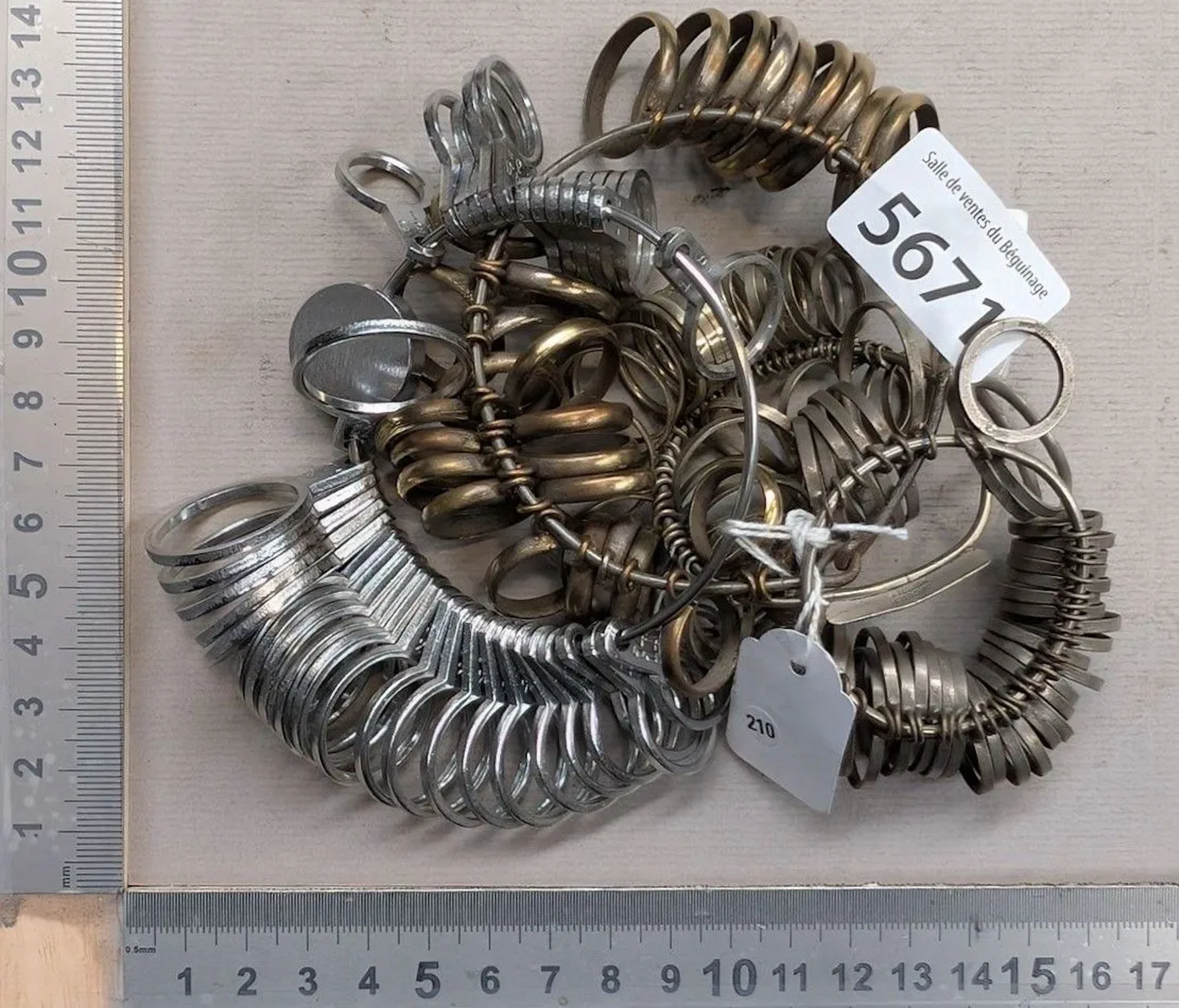 4 sets of rings, 1900 - See photos for dimensions and condition