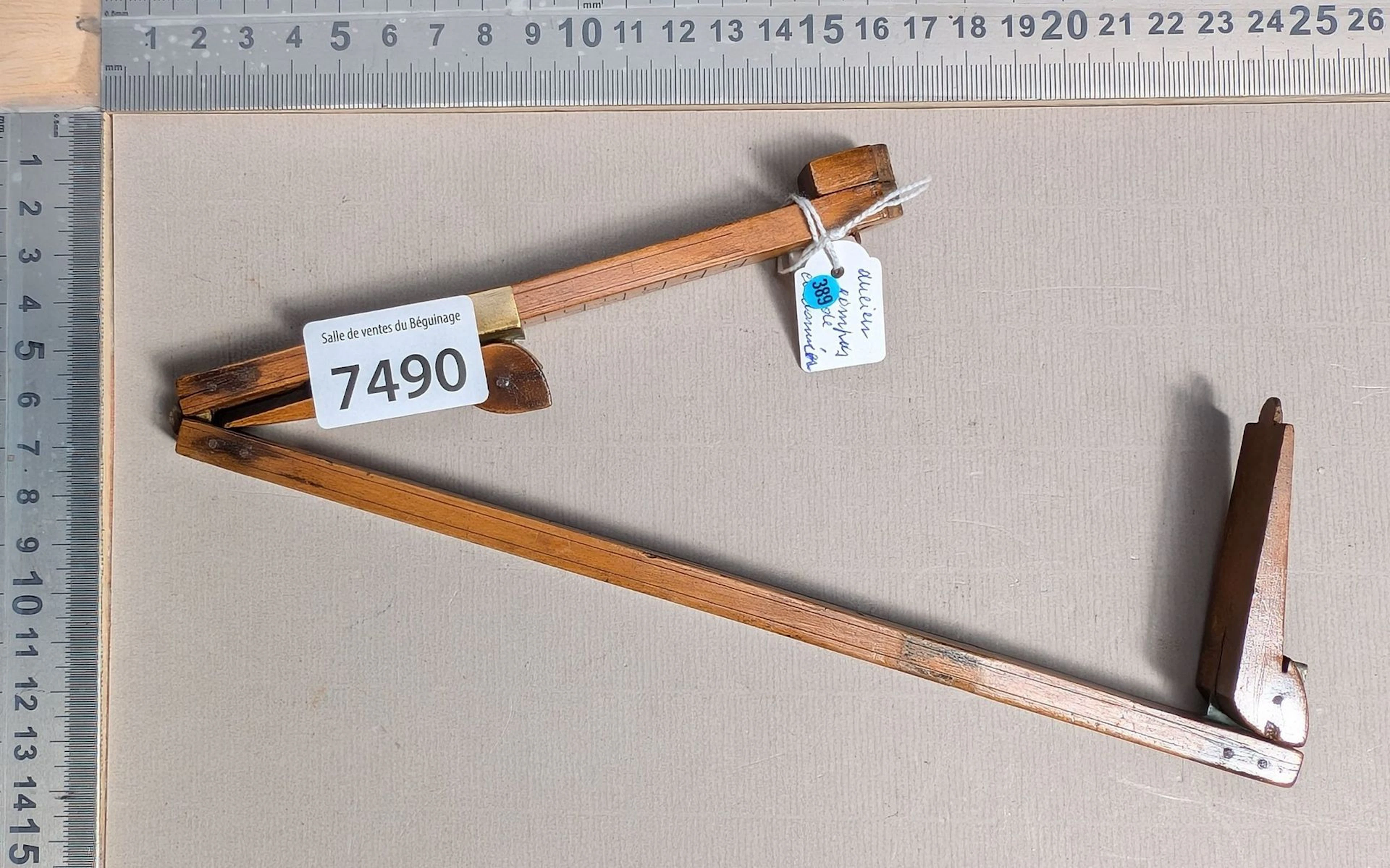 1 wooden shoemaker's compass—see photos for dimensions and condition