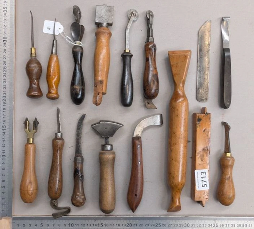 16 shoemaker's and saddler's tools—see photos for dimensions and condition