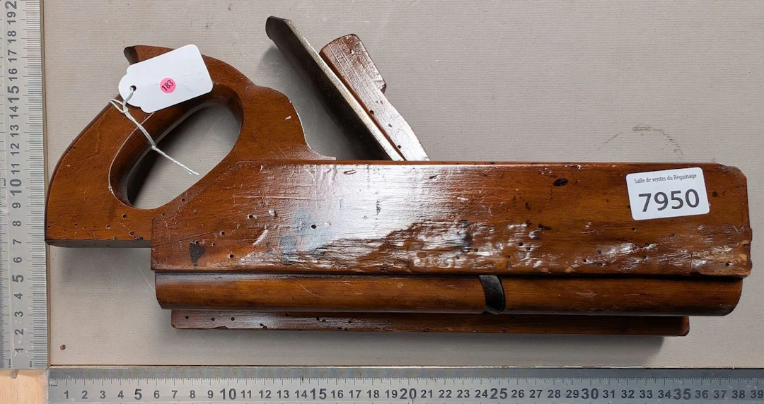 1 antique plane—see photos for dimensions and condition