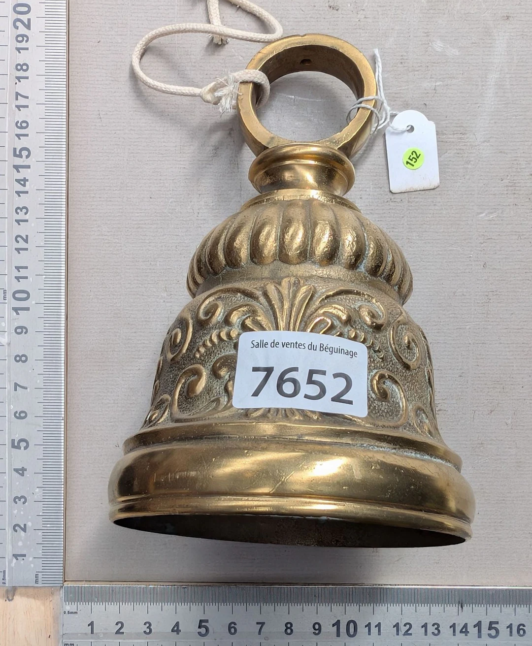 A very beautiful bronze bell—see photos for dimensions and condition