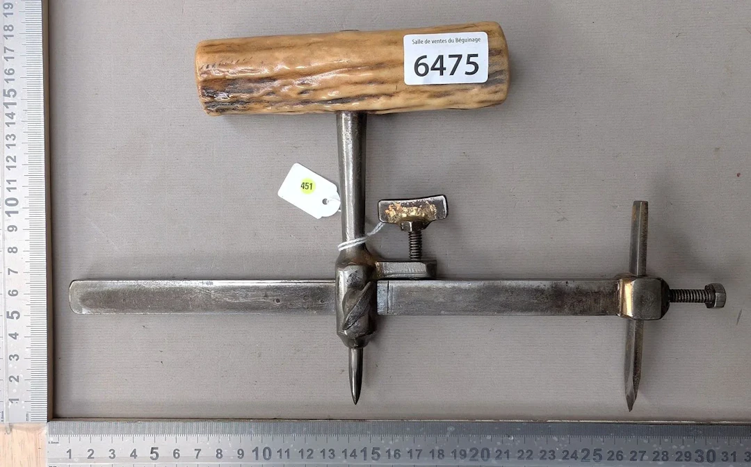 1 leather compass with washers—see photos for dimensions and condition