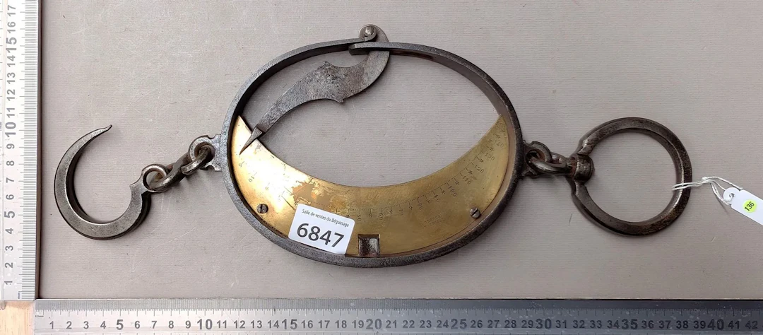 1 antique steel and brass hook scale—see photos for dimensions and condition