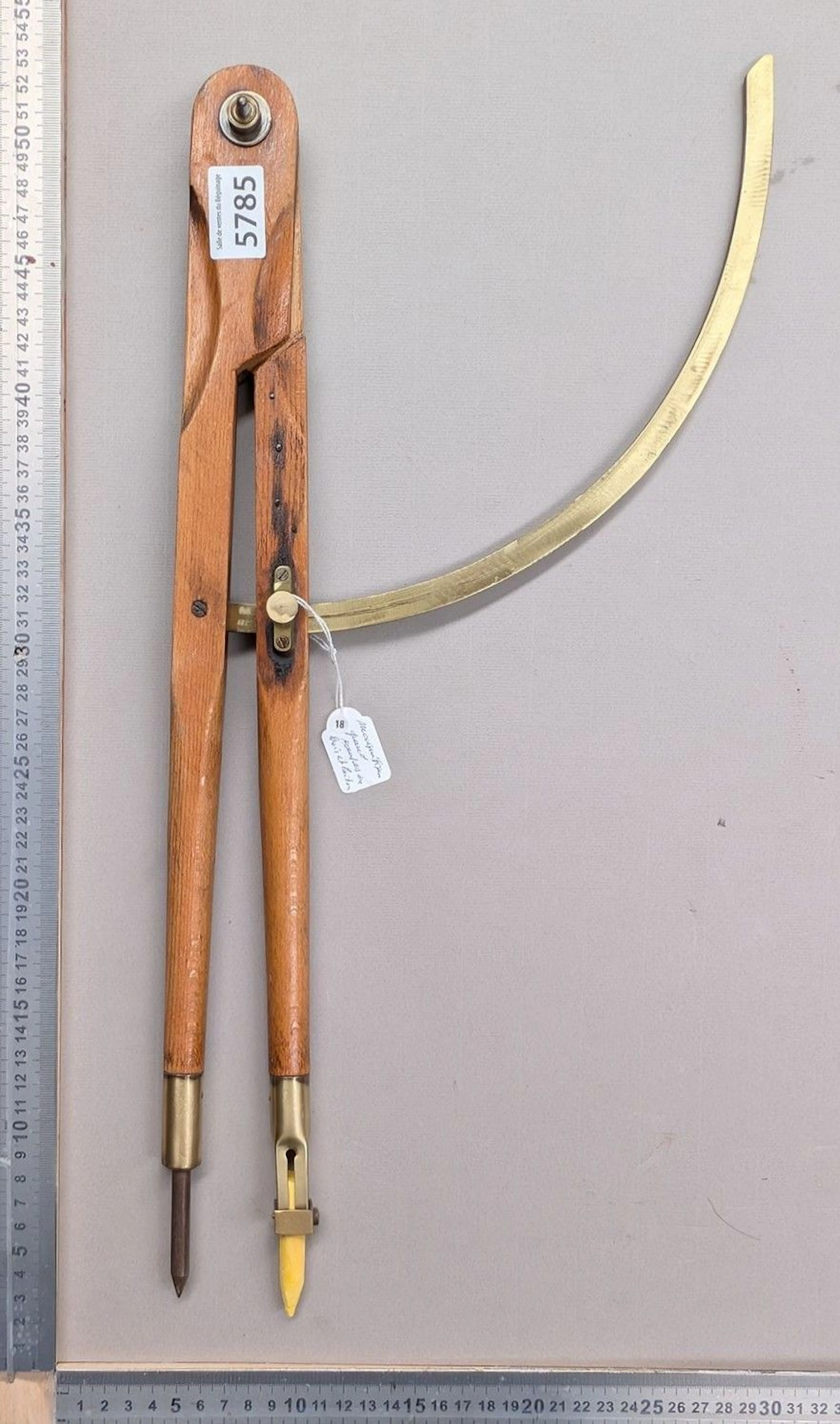 Beautiful 40-cm wooden and brass compass—see photos for dimensions