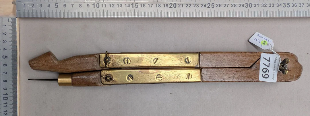 Very beautiful wooden compass with brass double hinge—see photos for
