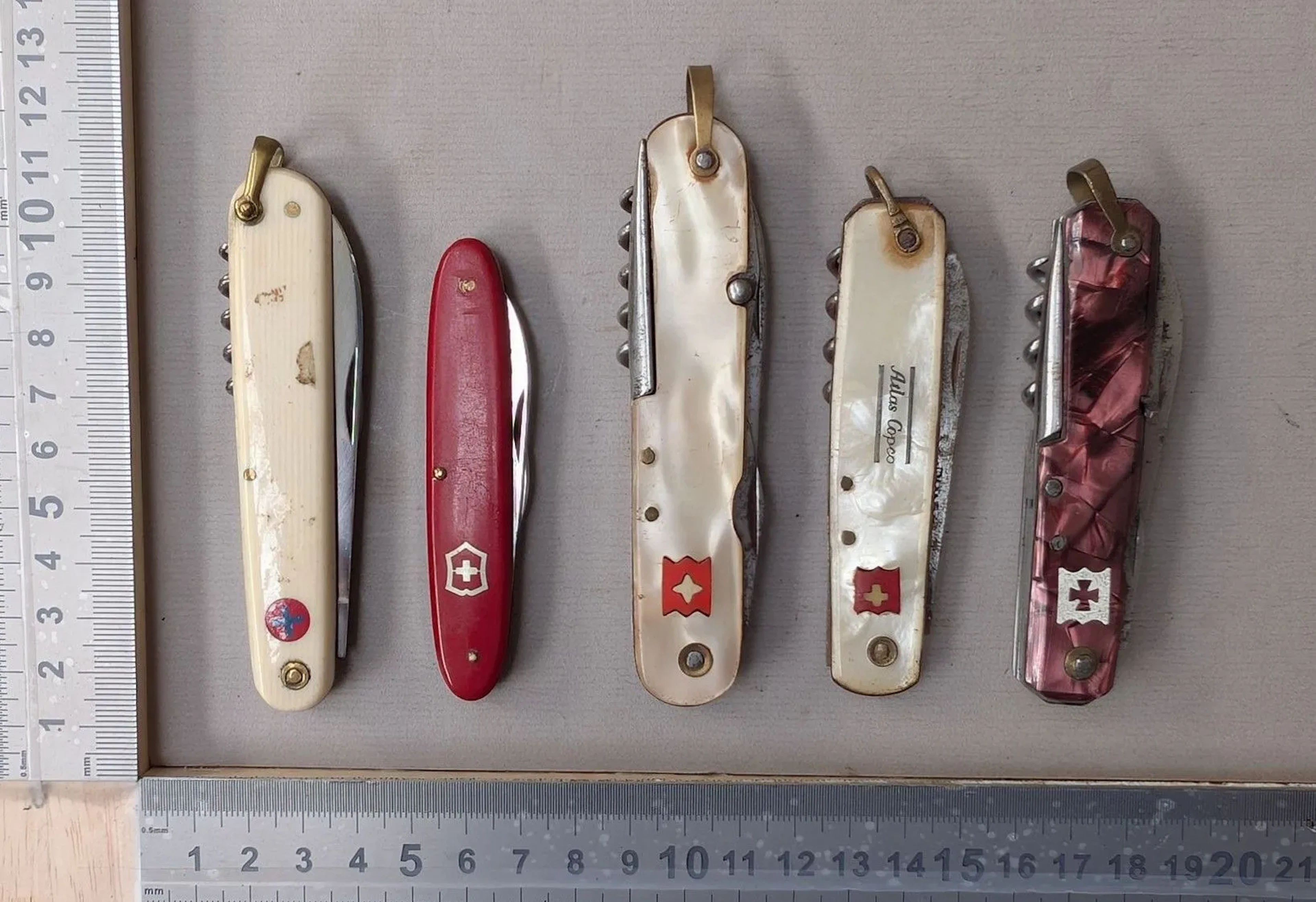 5 antique knives—see photos for dimensions and condition