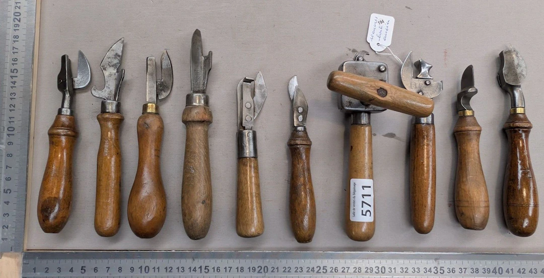 10 vintage can openers—see photos for dimensions and condition
