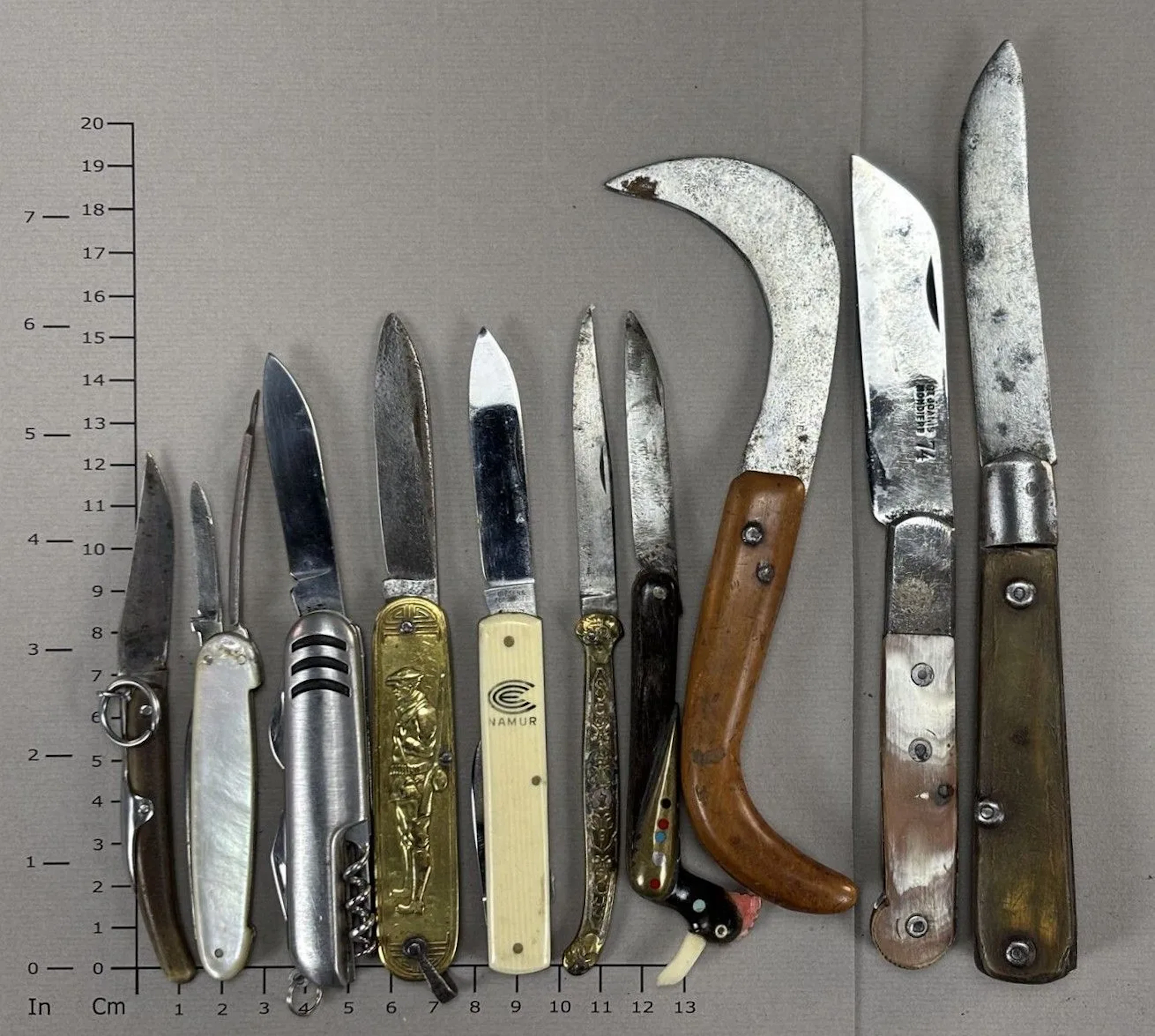 Set of antique knives or pocket knives—see photos for dimensions and condition