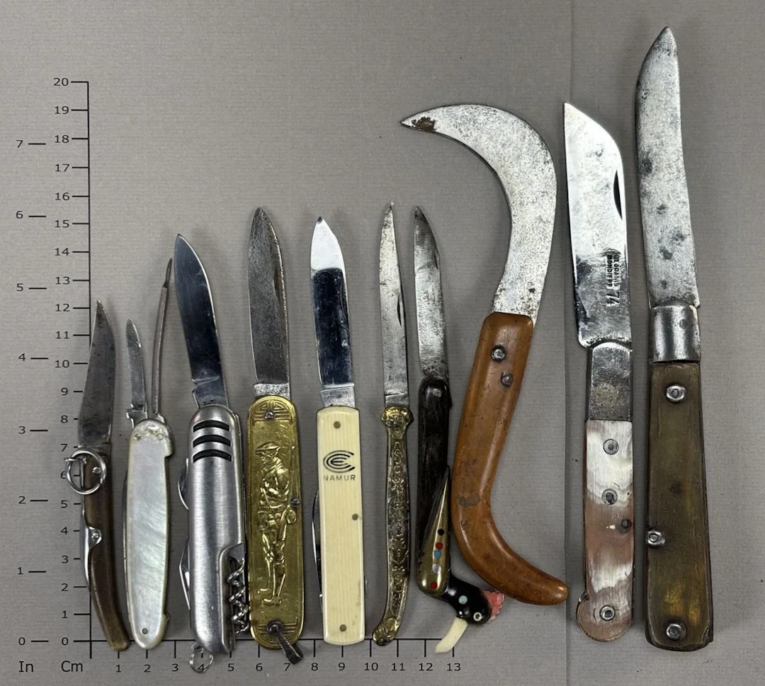 Set of antique knives or pocket knives—see photos for dimensions and condition