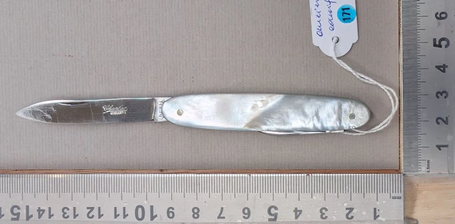 Vintage CHARLOS 2-blade pocket knife—see photos for dimensions and condition