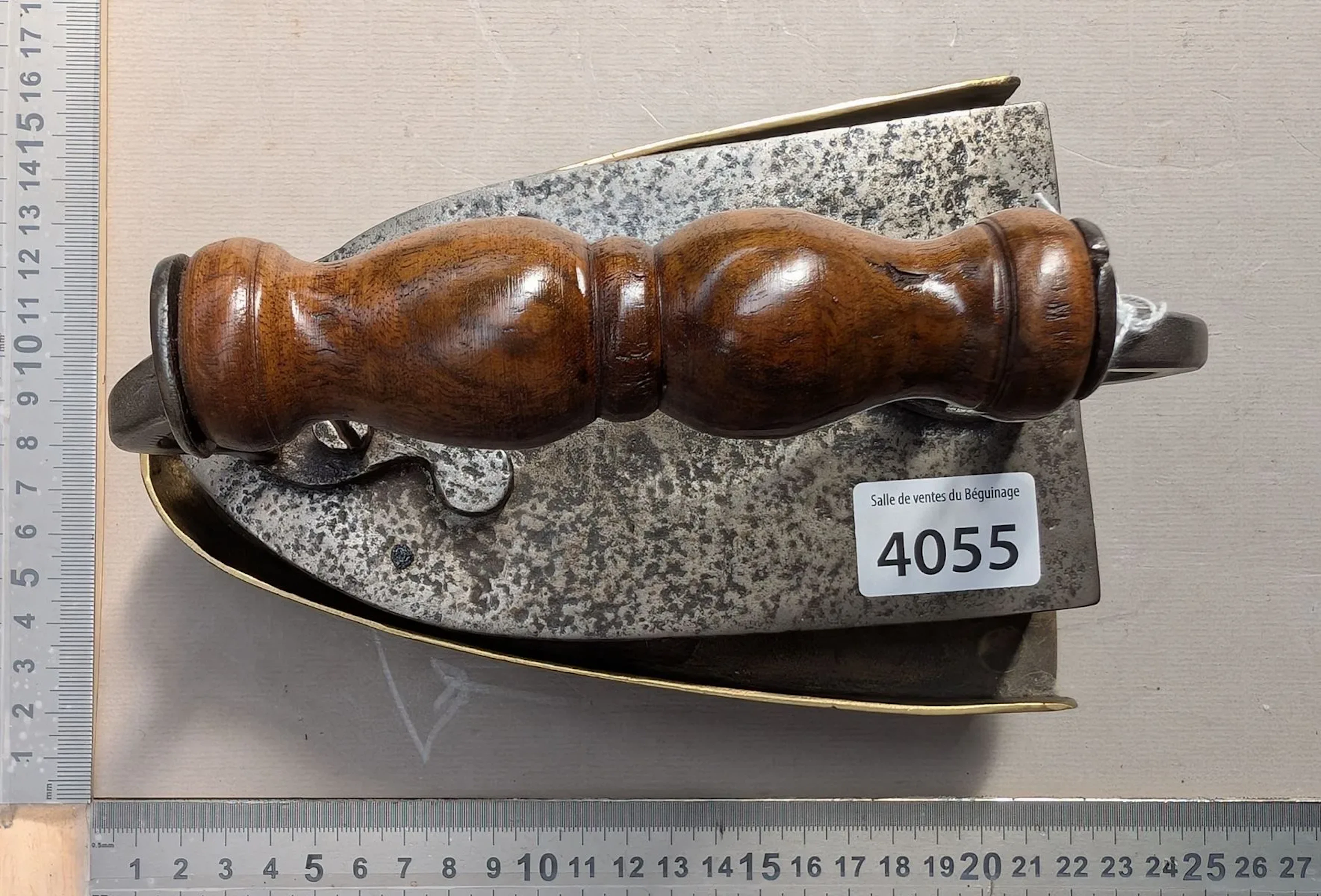 Vintage iron - See photos for dimensions and condition