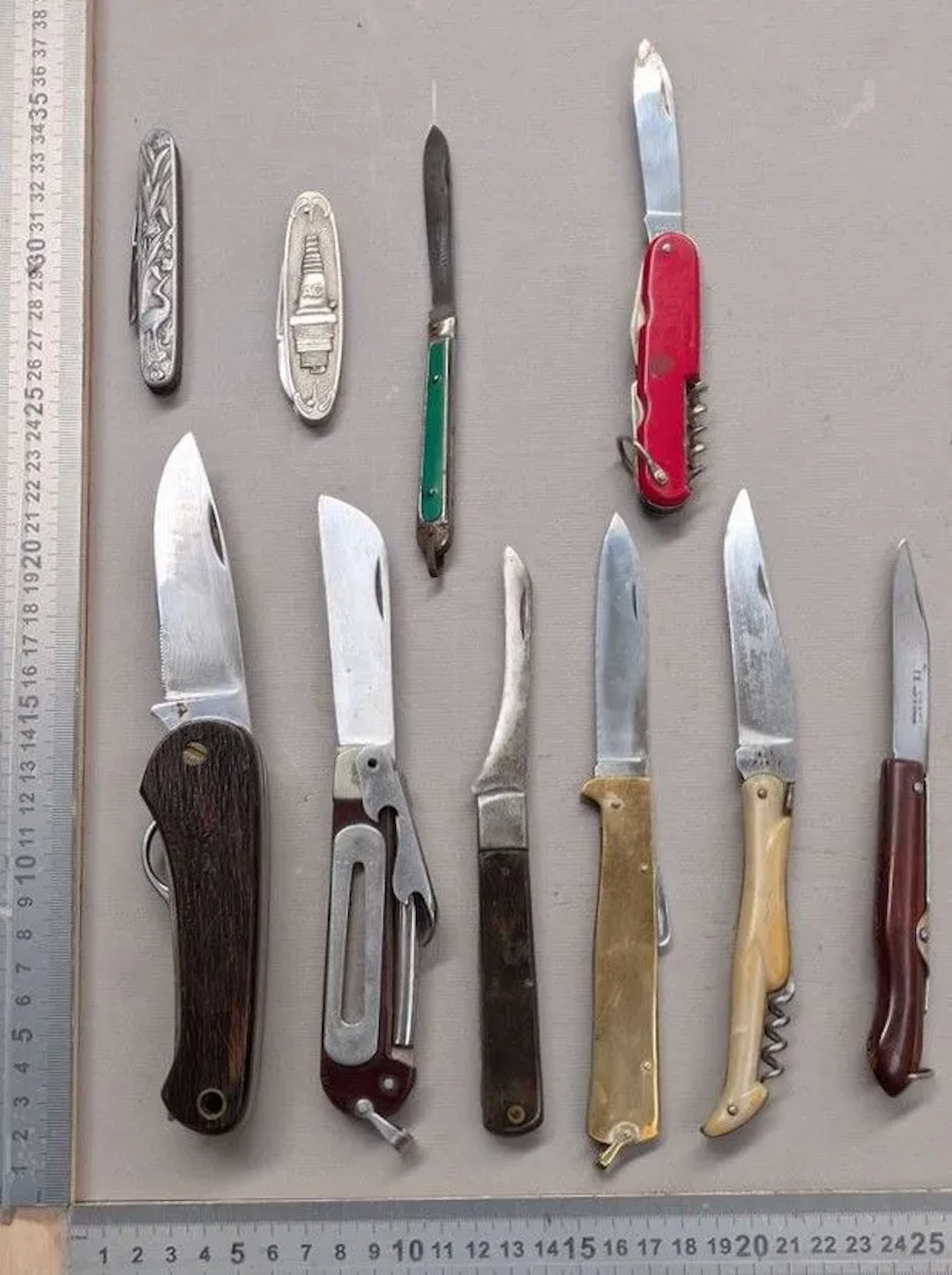 Set of antique knives or pocket knives—see photos for dimensions and condition