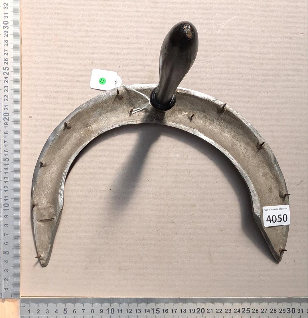 1 very old hatmaker's tool—see photos for dimensions and condition
