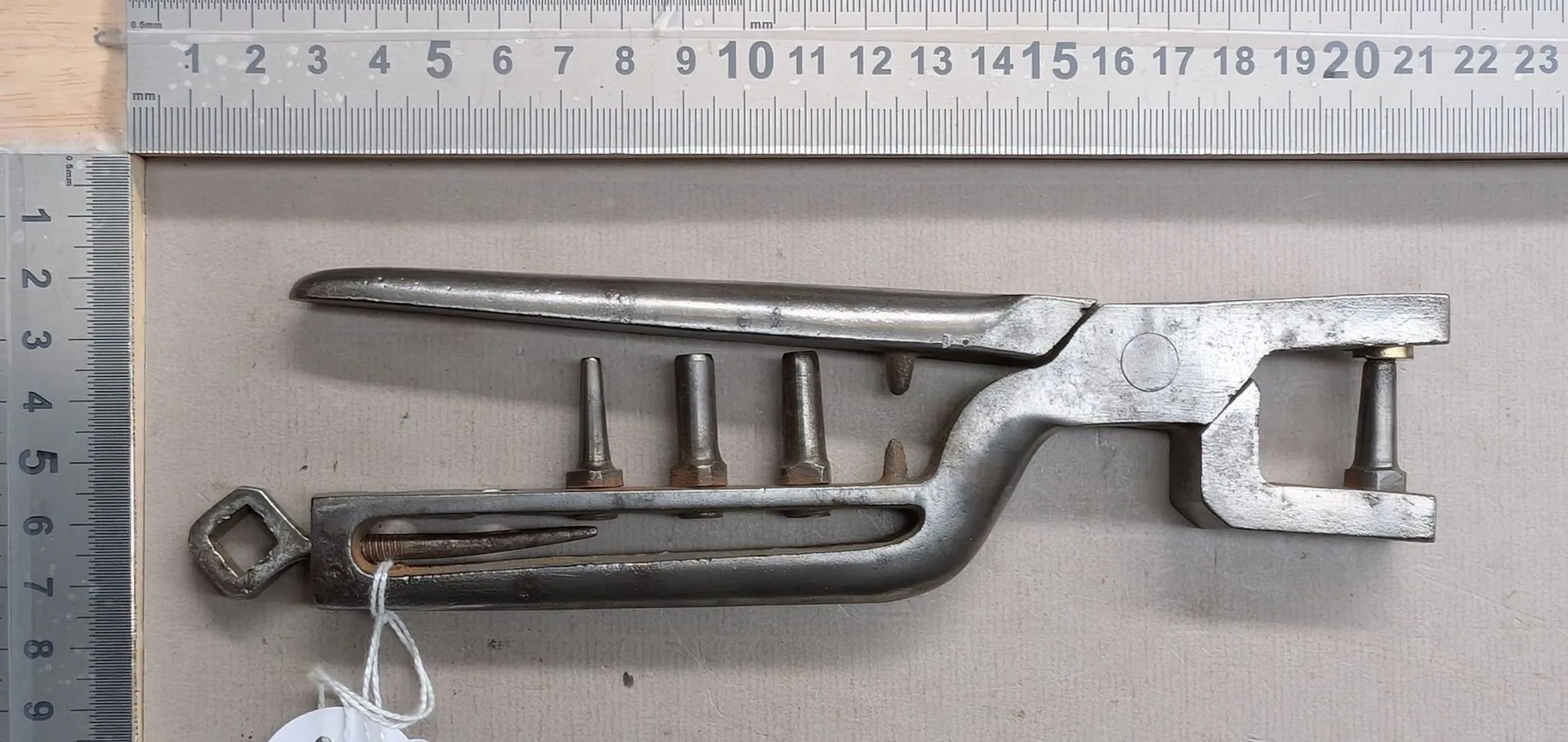 Antique shoemaker's tool - See photos for dimensions and condition