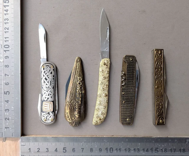 5 antique pocket knives—see photos for dimensions and condition