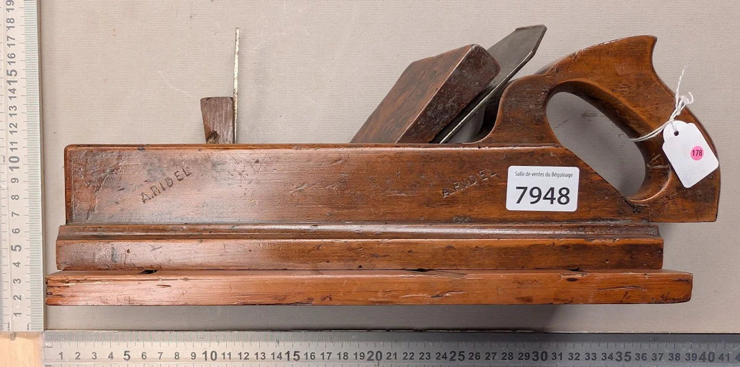 1 antique plane—see photos for dimensions and condition