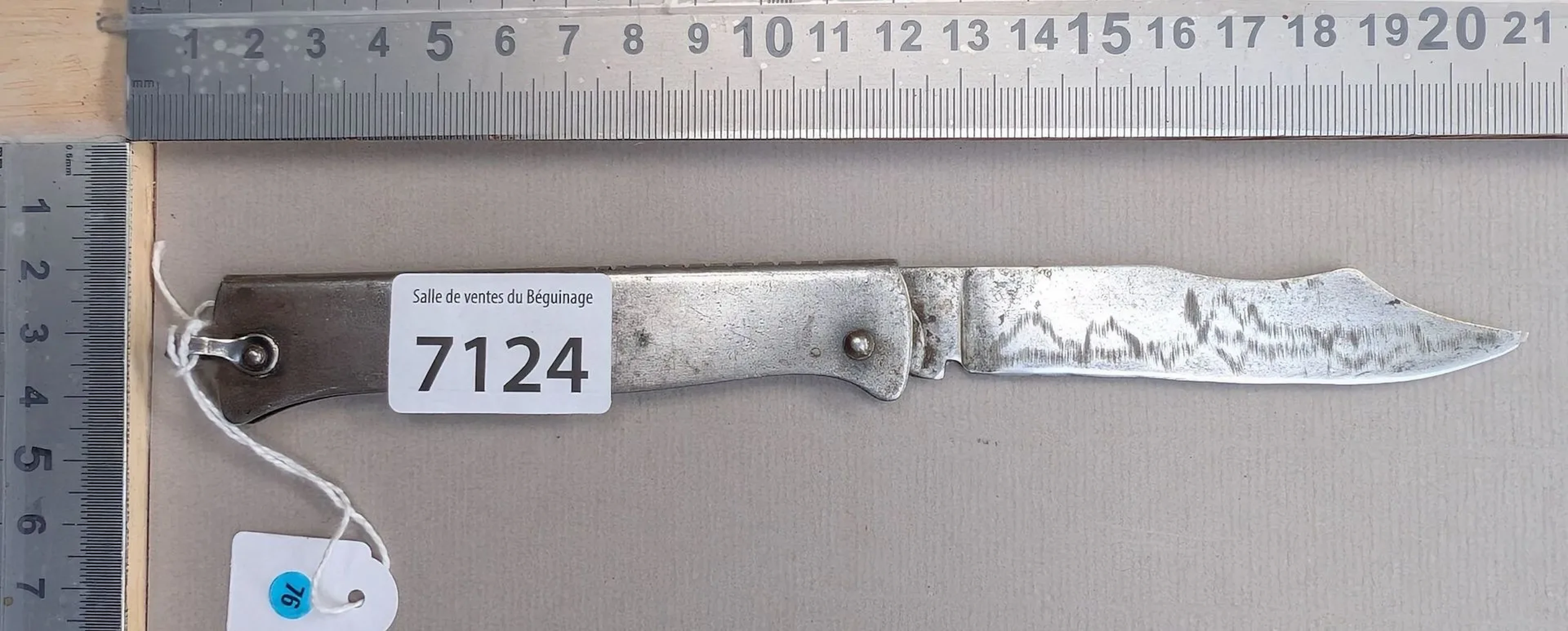 DOUK-DOUK Folding Knife (metal) - See photos for dimensions and condition
