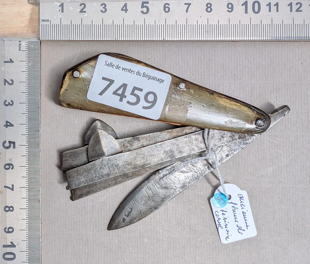 1 vintage 4-blade veterinary horn - See photos for dimensions and condition