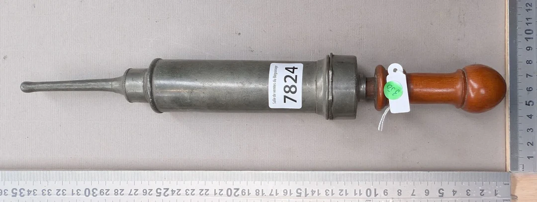 1 antique enema syringe - See photos for dimensions and condition