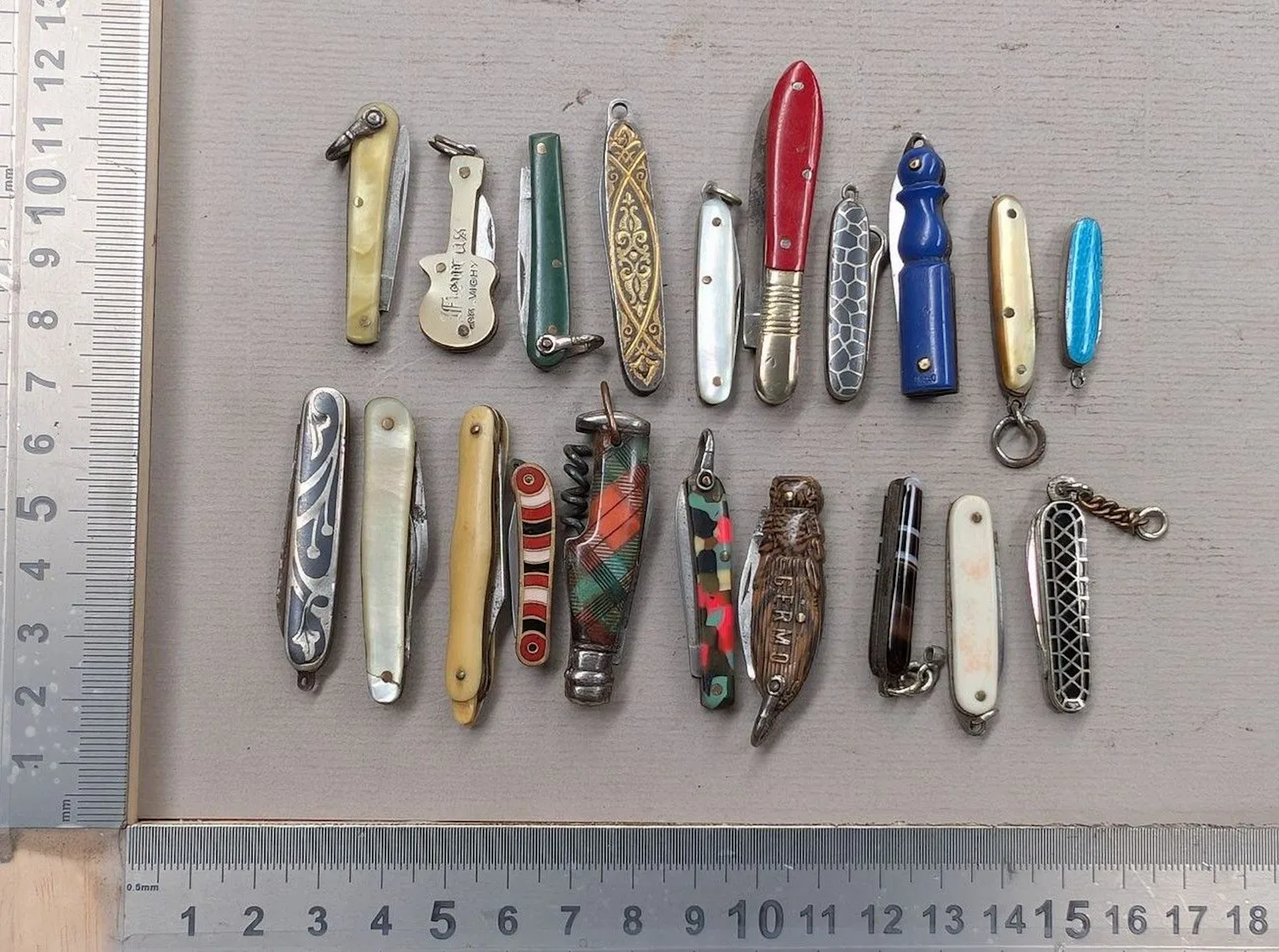 Set of antique pocket knives—see photos for dimensions and condition
