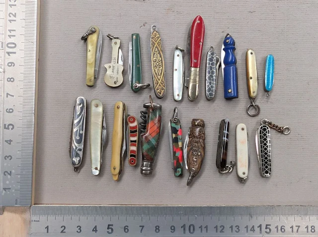 Set of antique pocket knives—see photos for dimensions and condition