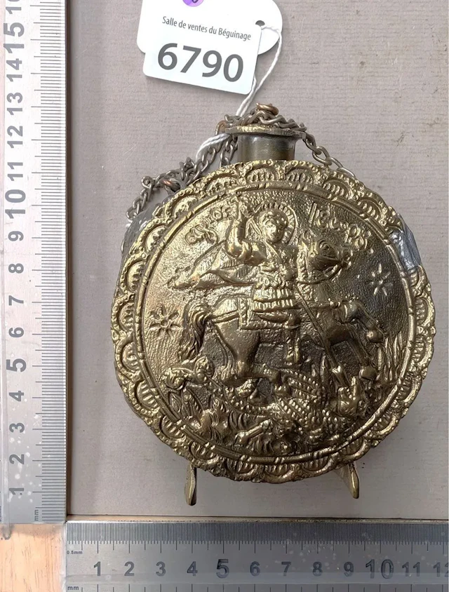 1 small antique brass canteen—see photos for dimensions and condition