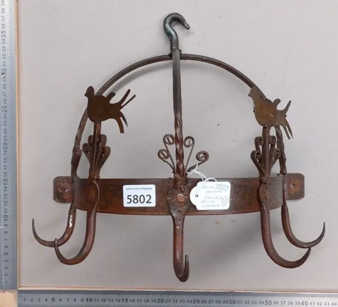 Half-crown wrought-iron coat rack with 5 hooks—bird motif—see photos