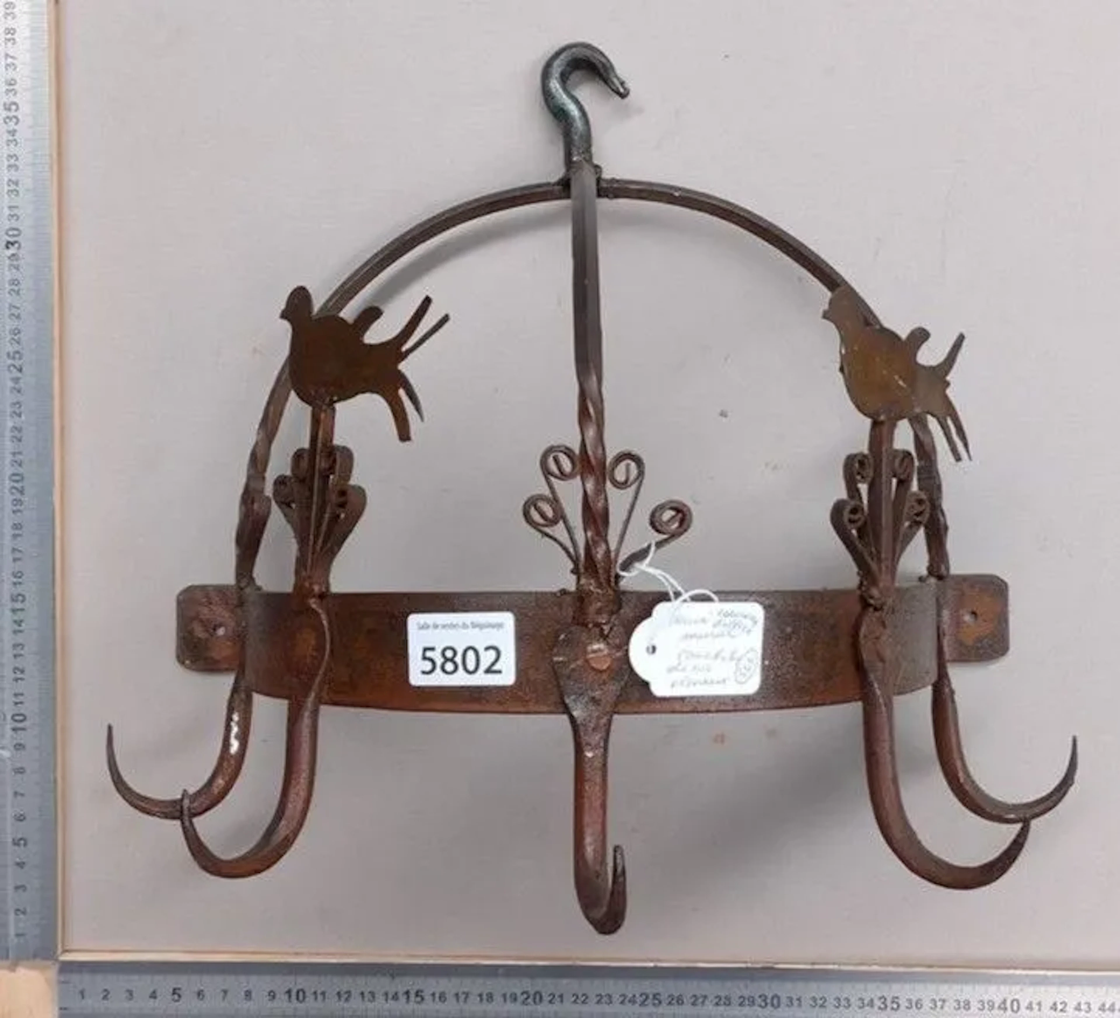 Half-crown wrought-iron coat rack with 5 hooks—bird motif—see photos