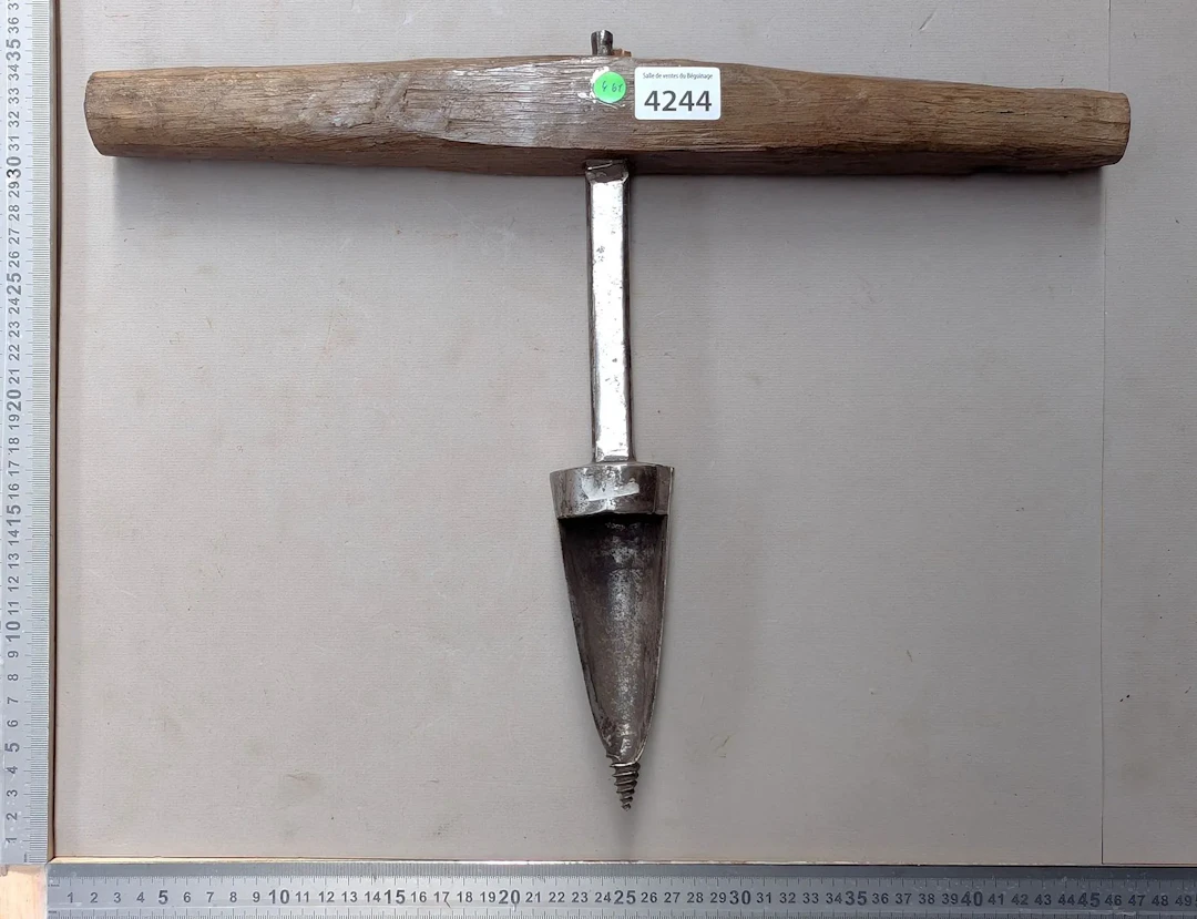 1 antique cooper's tool—see photos for dimensions and condition