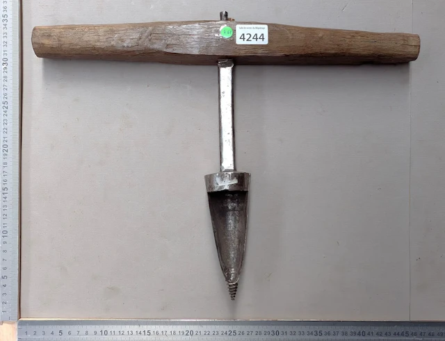 1 antique cooper's tool—see photos for dimensions and condition