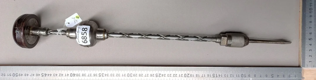 1 vintage spiral ratchet screwdriver—see photos for dimensions and condition